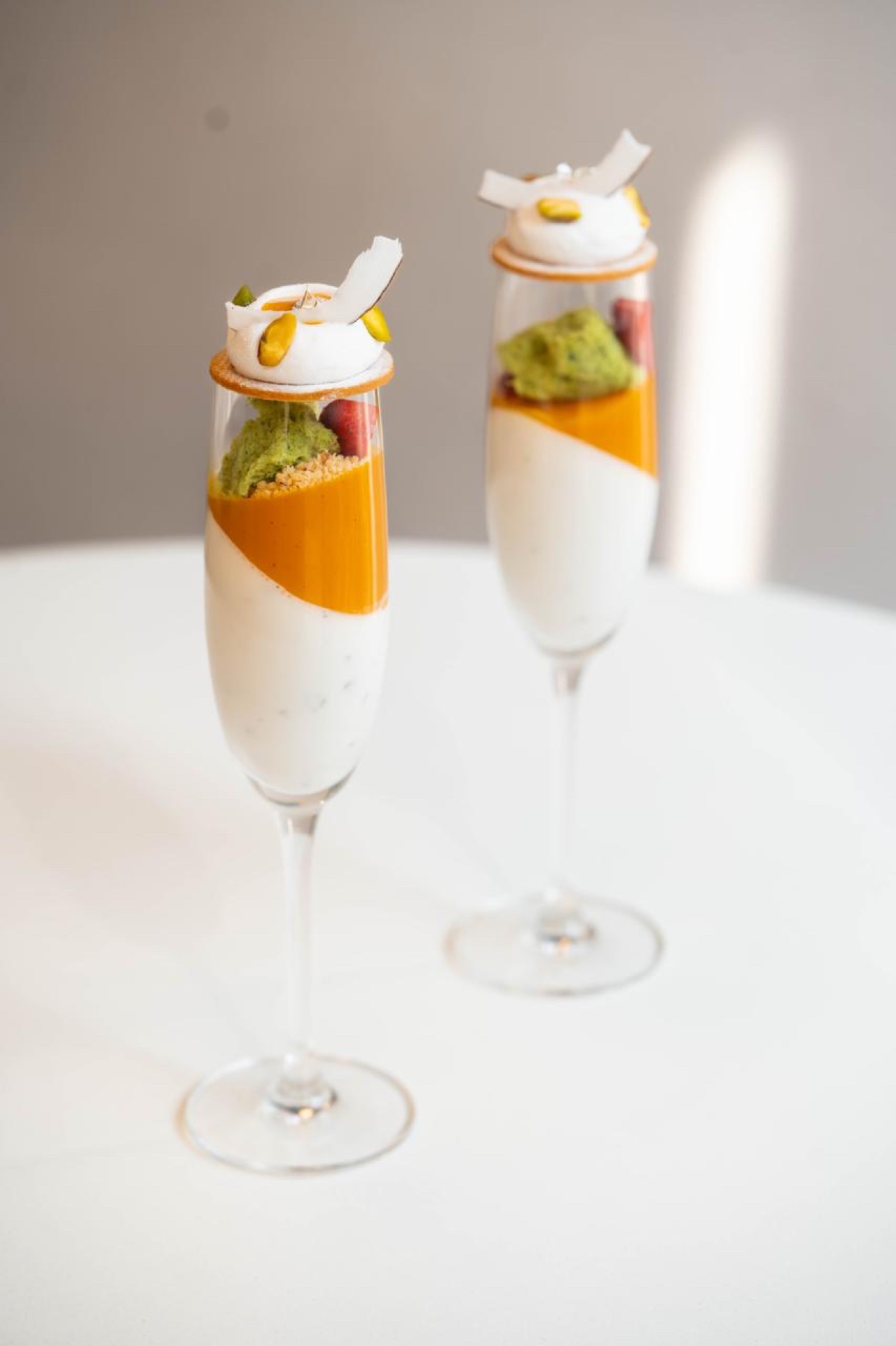 Micro-Precision Plating: Edible botanicals and floral garnishes under ambient warmth